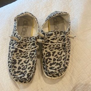 Womens Hey Dudes size 10